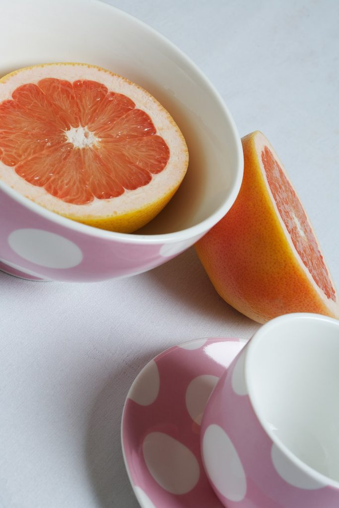 Grapefruit in bowl